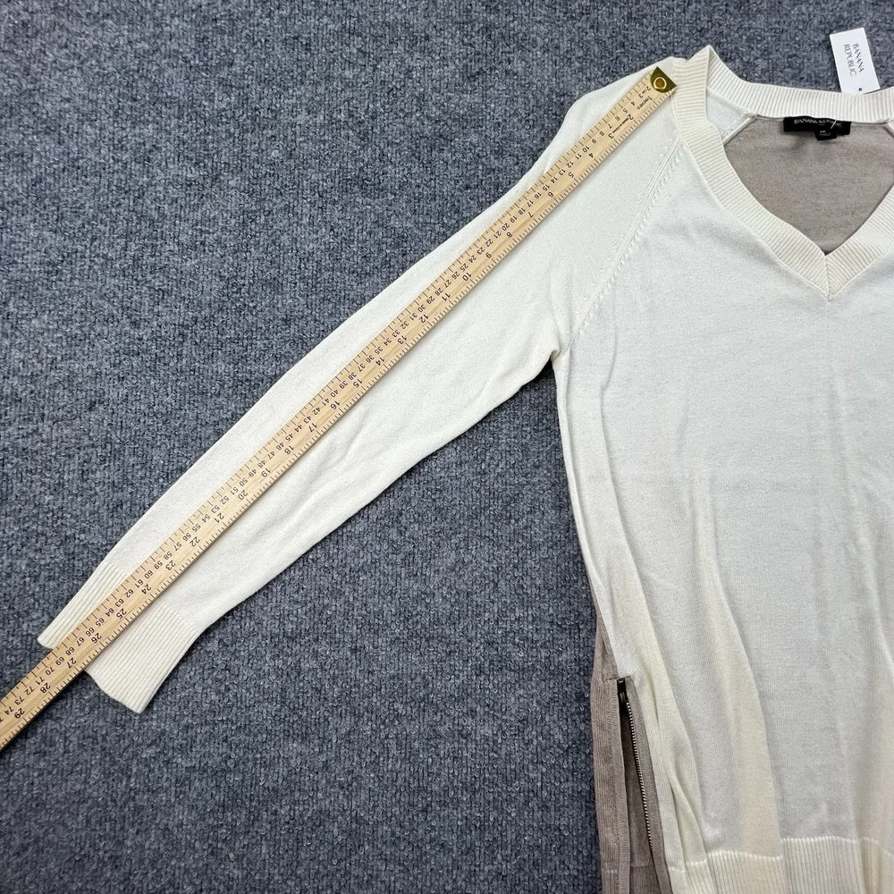 NWT Banana Republic Women's M V-Neck Sweater Cream Taupe Side Zip Hem Pullover - Picture 4 of 9